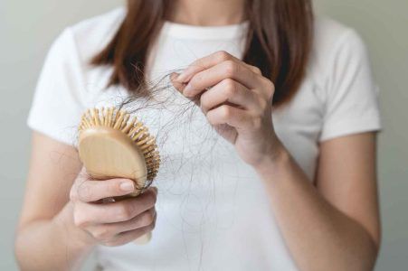 Cómo limpiar los cepillos de pelo y cada cuánto deberías hacerlo