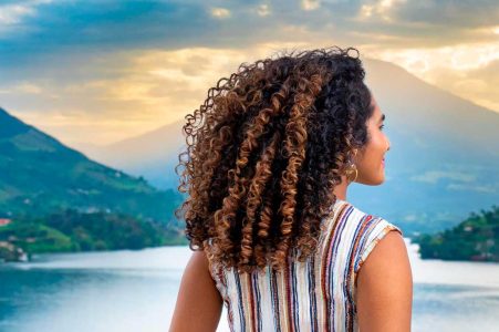 Sigue estos consejos para el cuidado del cabello rizado