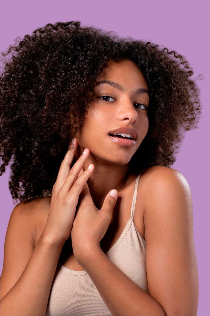 retrato hermoso mujer negra sonriente