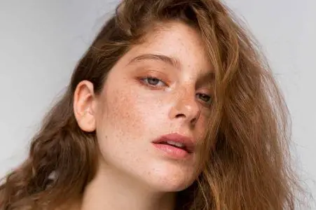 Cómo disminuir el encrespamiento del cabello liso