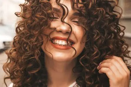 GuÃa completa para el cuidado del cabello ondulado