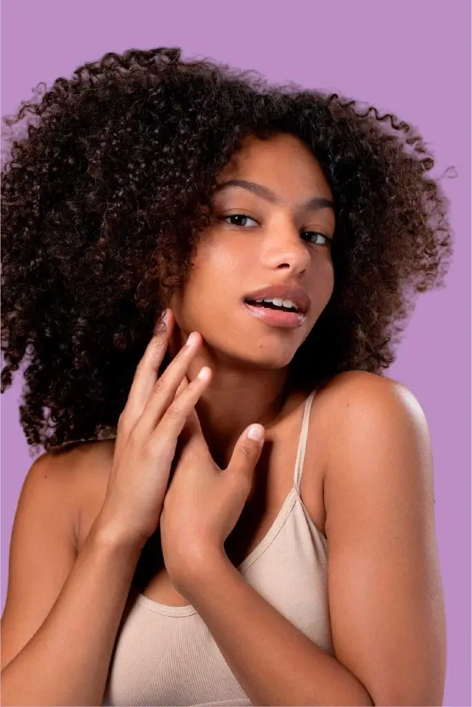 retrato hermoso mujer negra sonriente